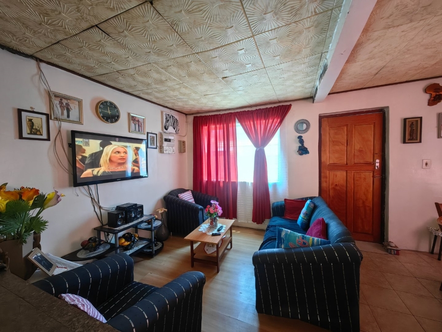 6 Bedroom Property for Sale in Roosendal Western Cape